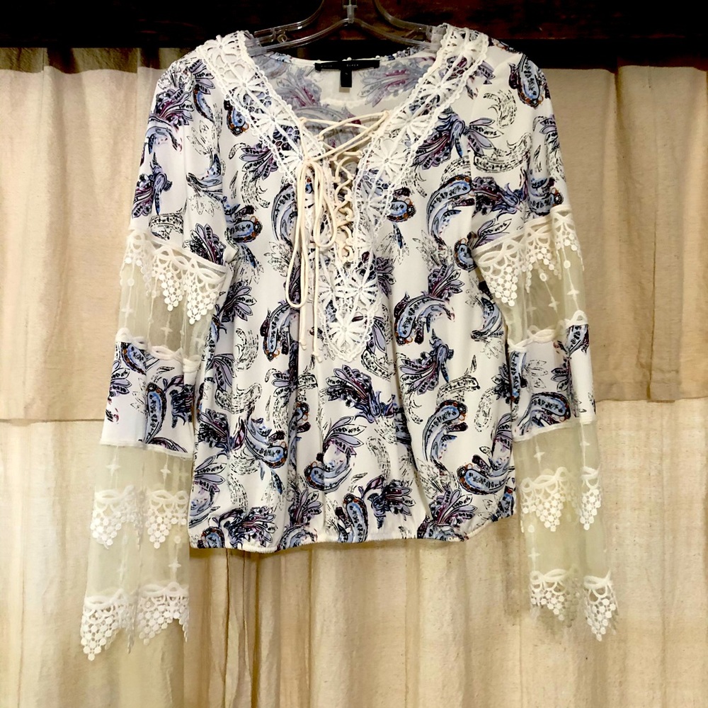 WHBM Floral Top w Lacey Sleeves Size Small